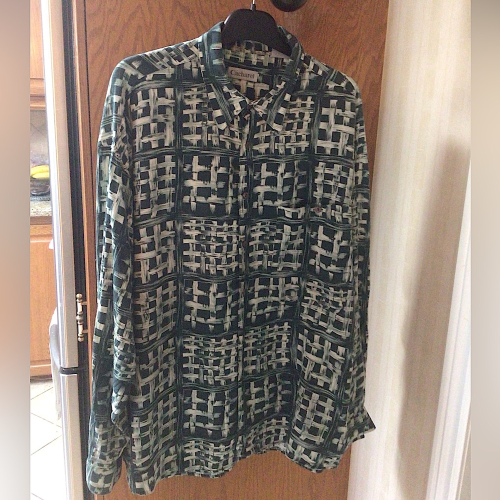 🛍3for$30🛍⬇️price drop⬇️Men’s Vintage Cacharel collared buttondown shirt